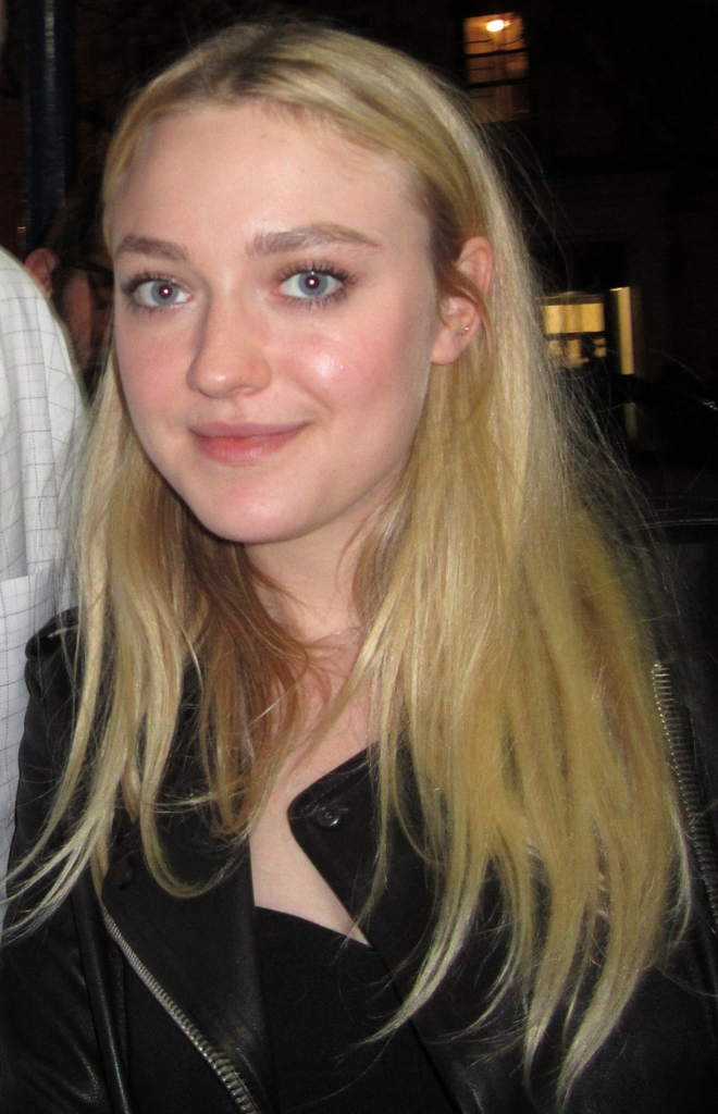 Dakota Fanning smiling