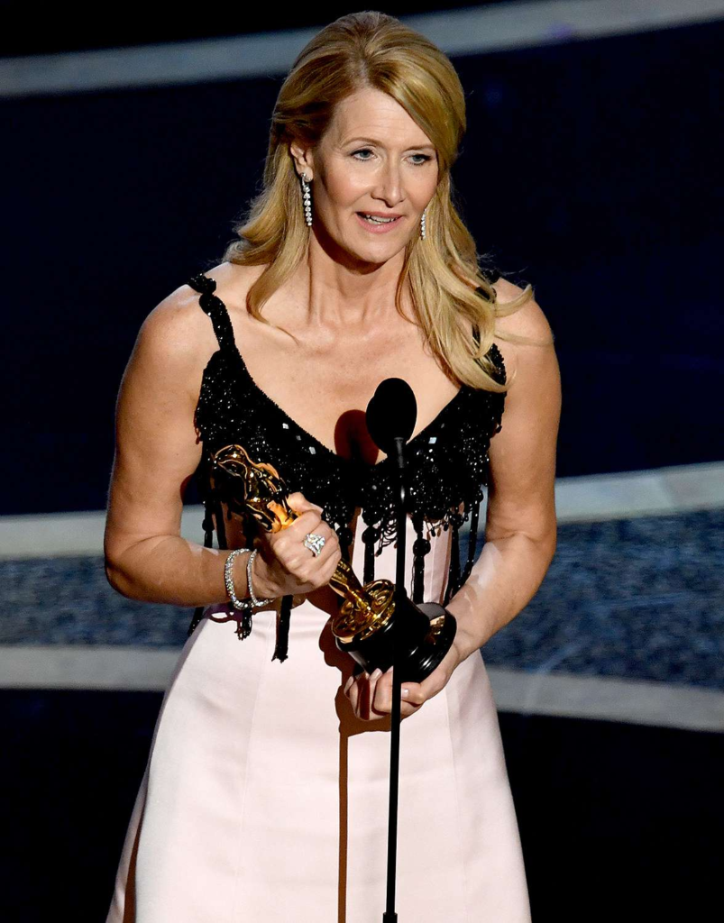 Laura Dern receiving herAcademy Award