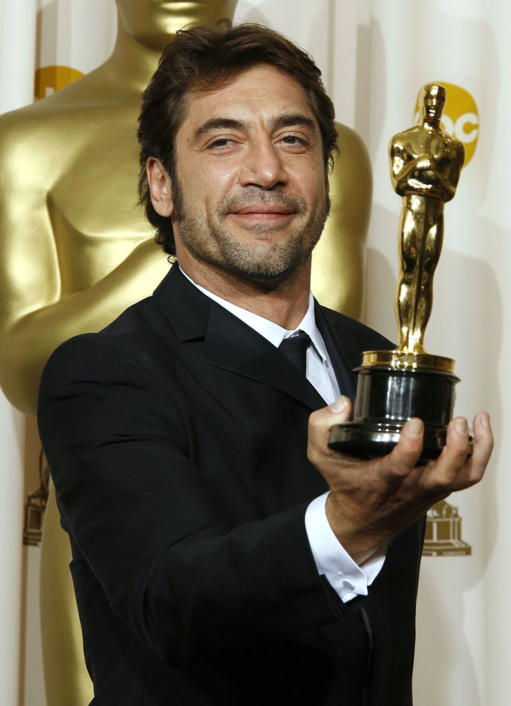 Javier Bardem holding his Academy Award