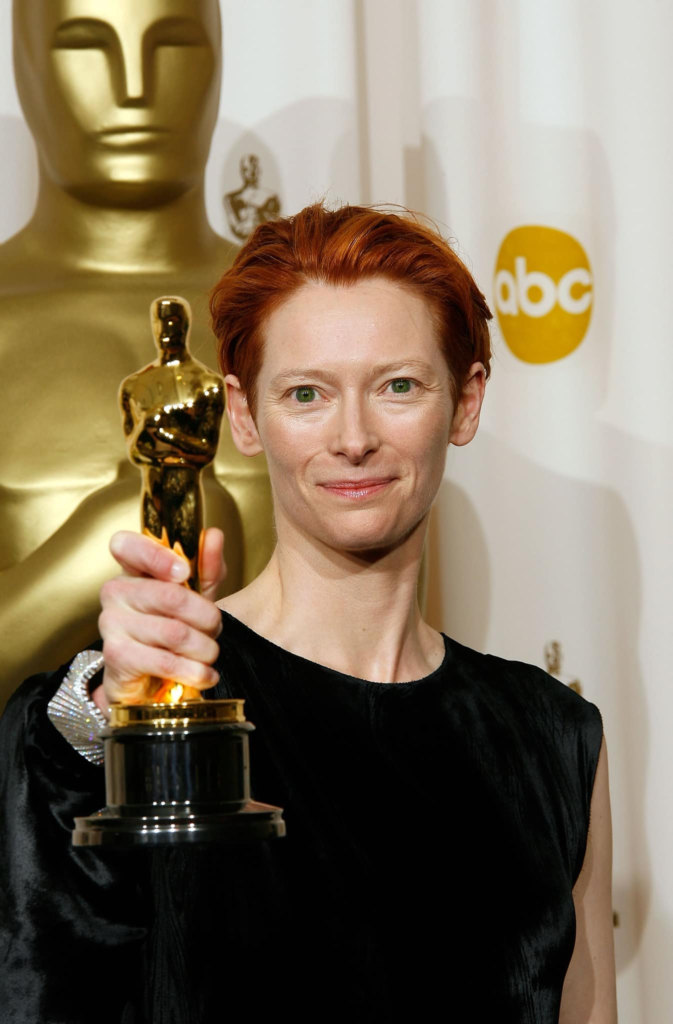 Tilda Swinton holding her Oscar award