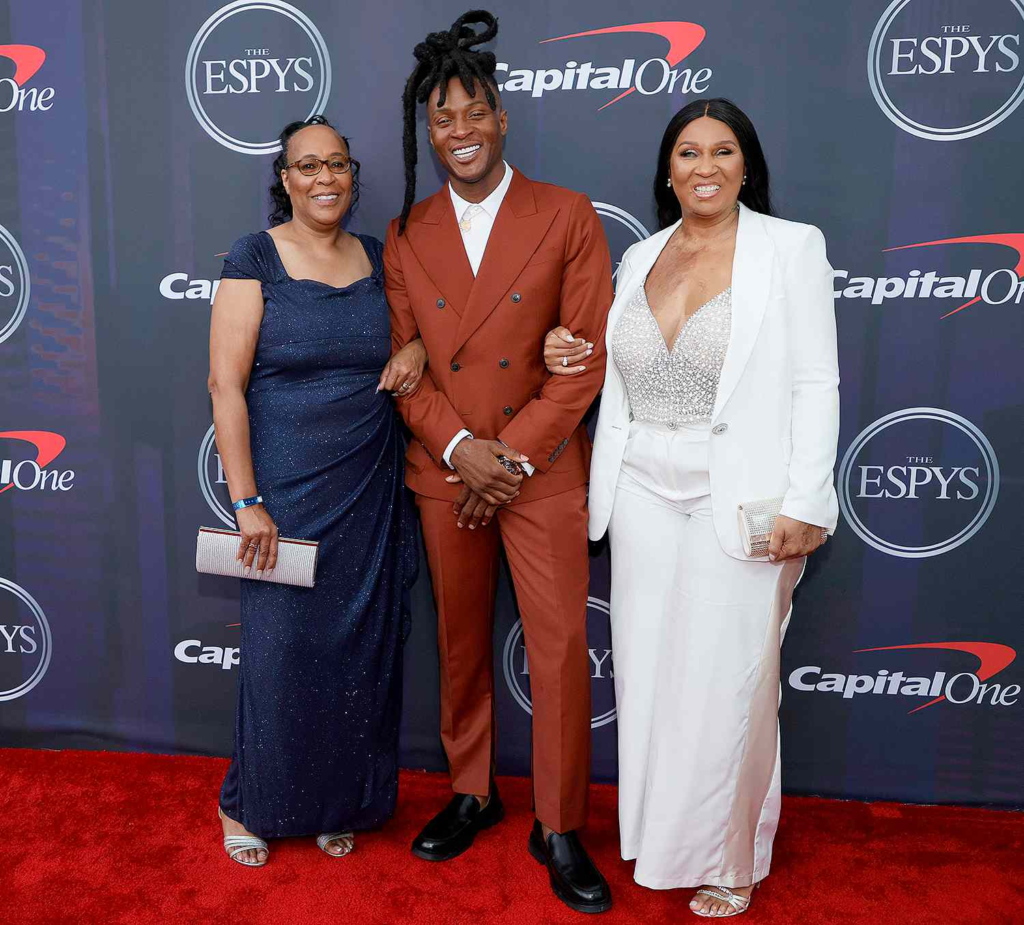 DeAndre Hopkins with his mother and aunt at an event
