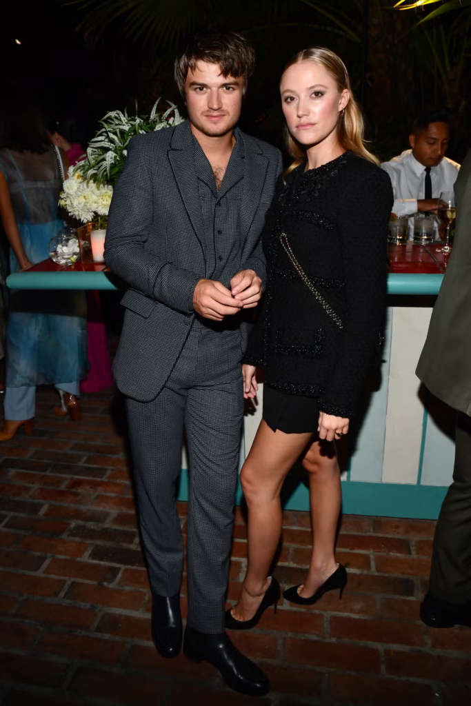 Maika Monroe and Joe Keery