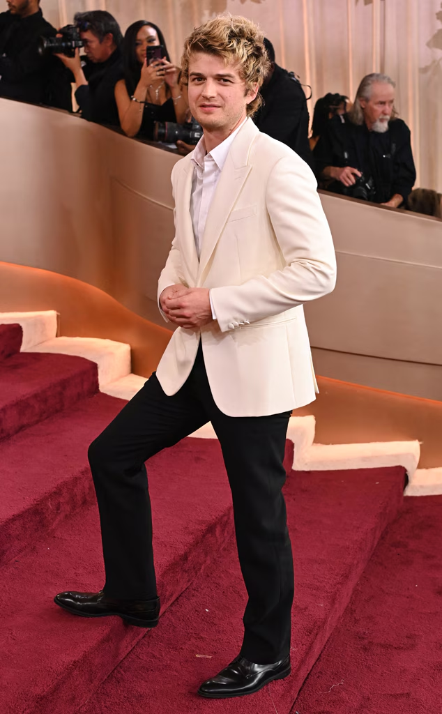 Joe Keery attended the 2026 Golden Globe Awards wearing a white suit jacket from Louis Vuitton