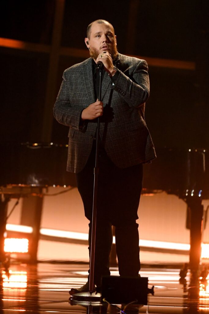 Luke Combs performing "Better Together" at the 2020 Billboard Music Awards