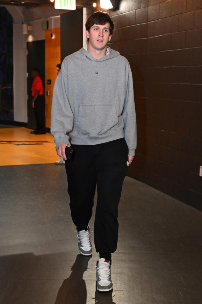 Austin Reaves walking