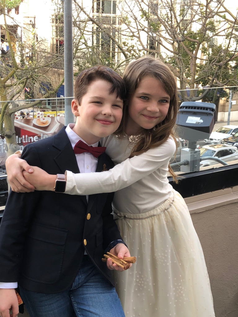a younger Raegan Revord and Iain Armitage