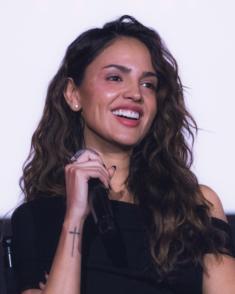 Eiza González singing
