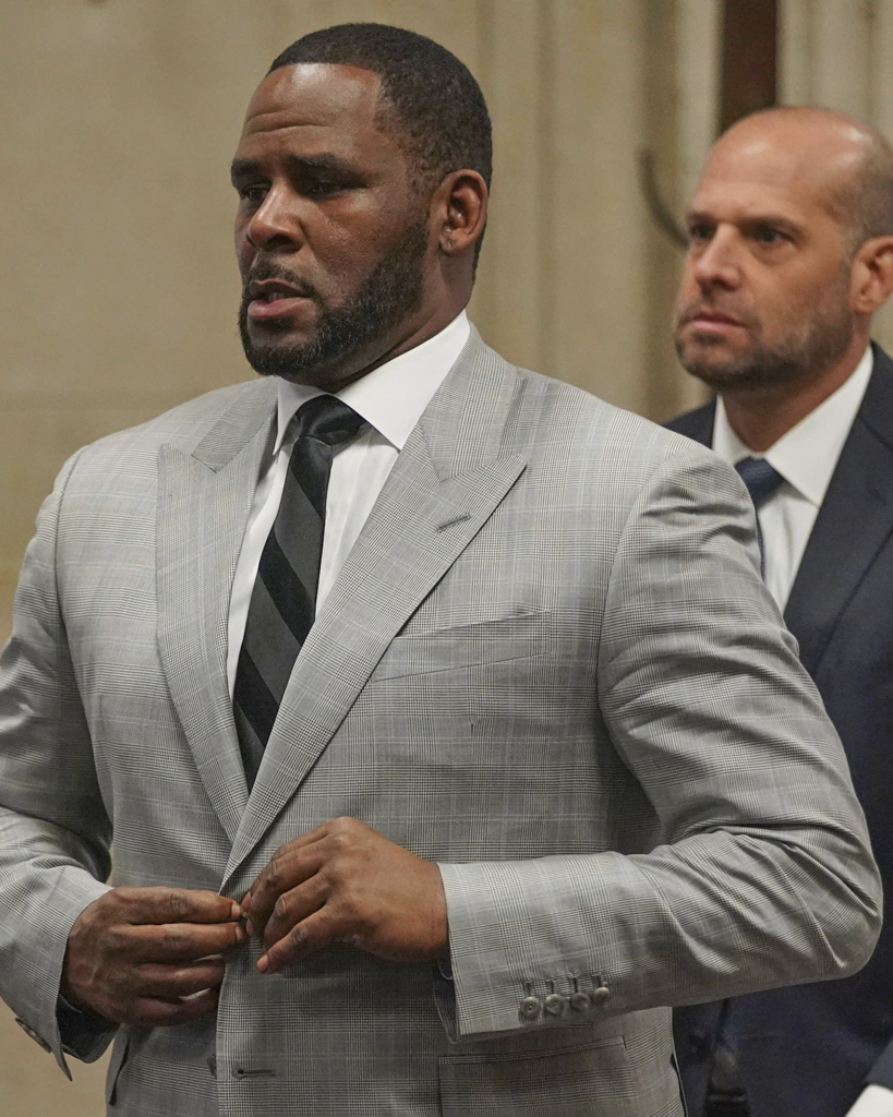R. Kelly leaving the court