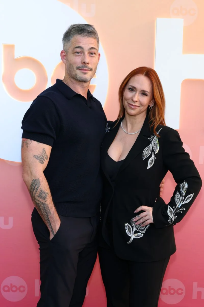 Jennifer Love Hewitt and Brian Hallisay