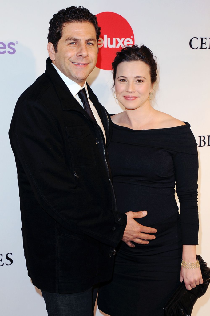 Linda Cardellini and Steven Rodriguez