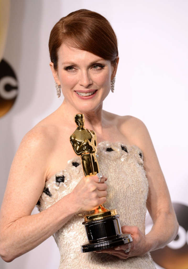 Julianne Moore holding the Academy Award for Best Actress she won for her performance in Still Alice at the 87th Academy Awards in 2015