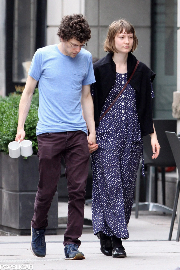 Jesse Eisenberg and Mia Wasikowska