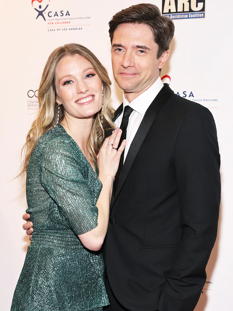 Topher Grace and Ashley Hinshaw
