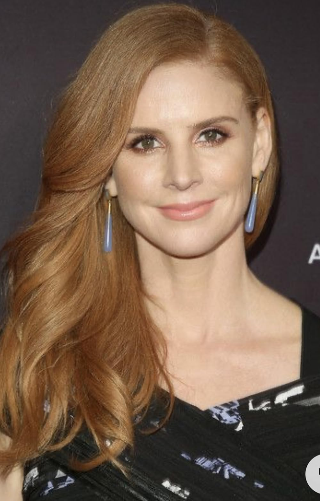 Sarah Rafferty smiling