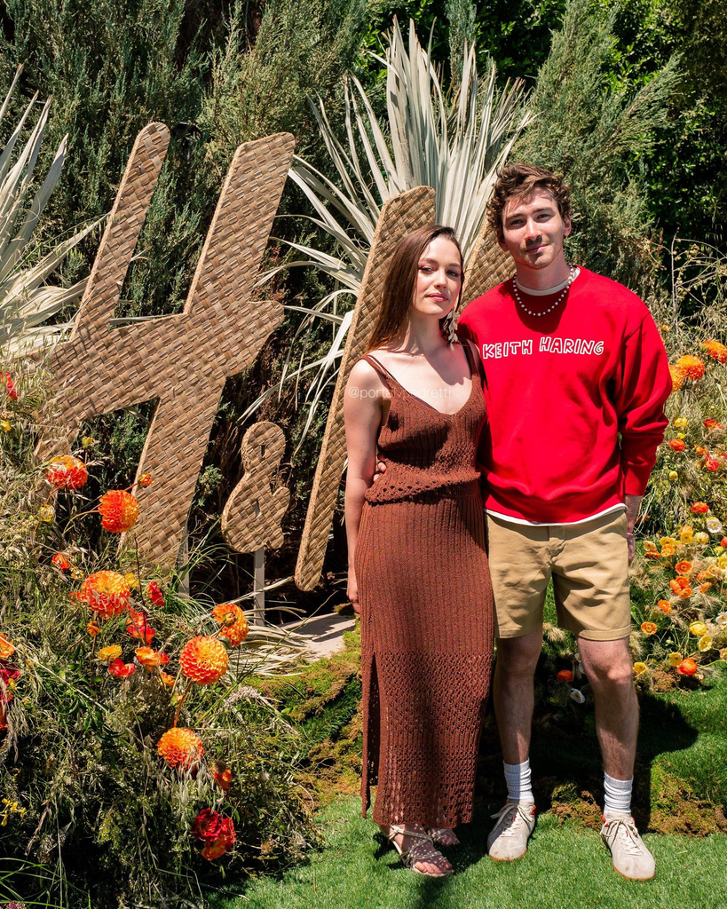 Victoria Pedretti and Dylan Arnold