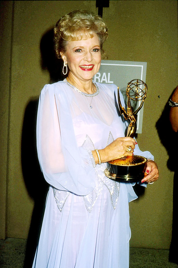 actress Betty White holding her Primetime Emmy Award for The Golden Girls at the 38th Emmy Awards on September 21, 1986