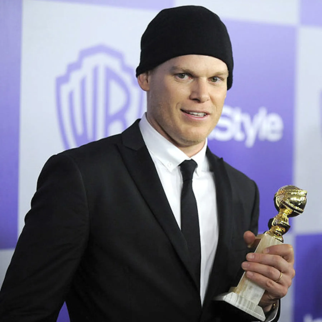 Michael C. Hall holding his Golden Globe award backstage at the 67th Annual Golden Globe Awards on January 17, 2010
