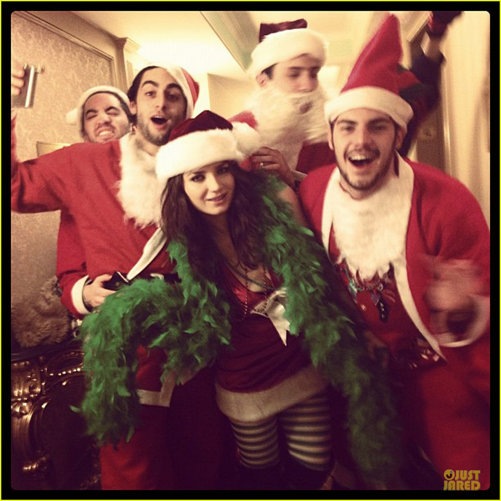 Eve Hewson and James Lafferty