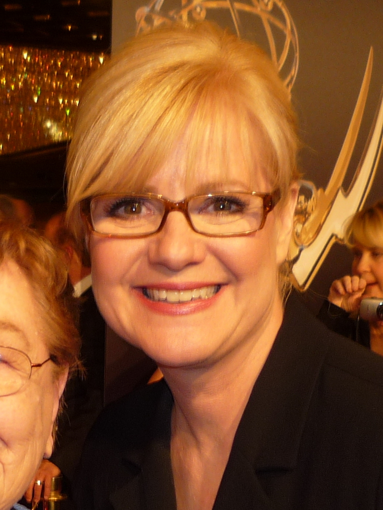 Bonnie Hunt smiling
