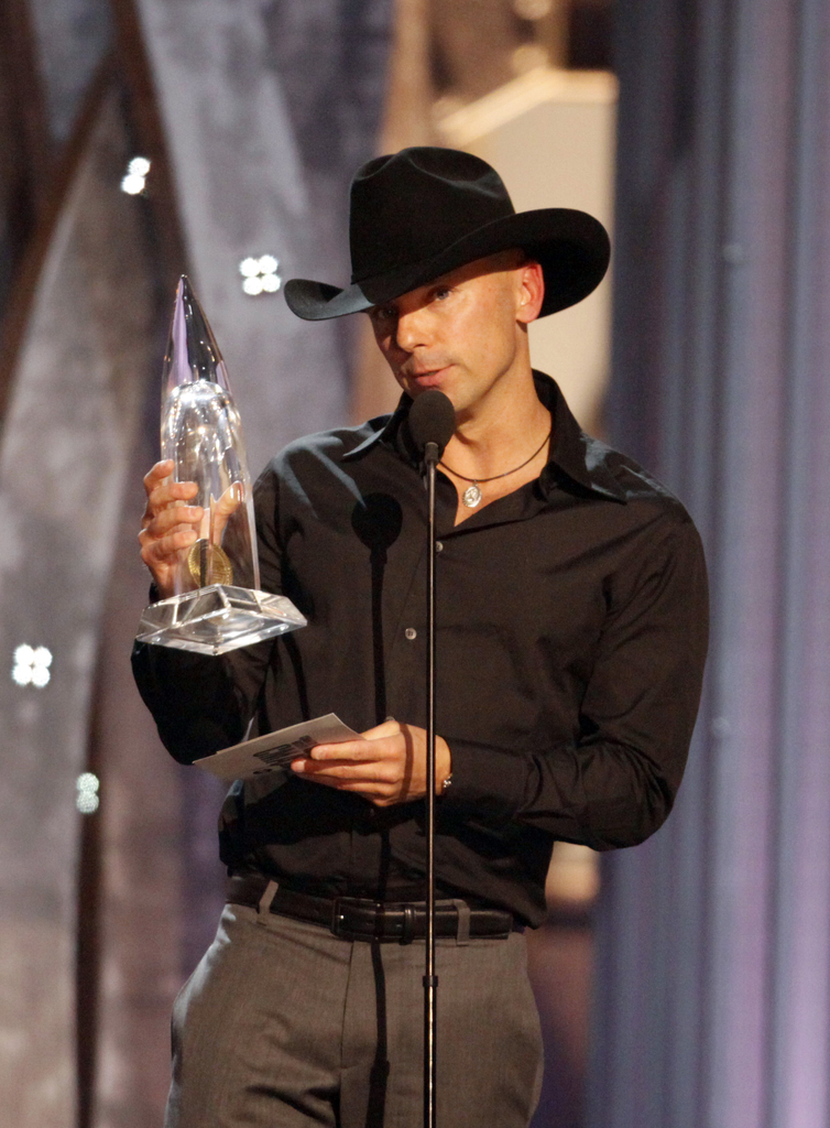 Country singer Kenny Chesney accepts the Entertainer of the Year award at the 42nd Annual CMA Awards in Nashville, Tennessee, on November 12, 2008