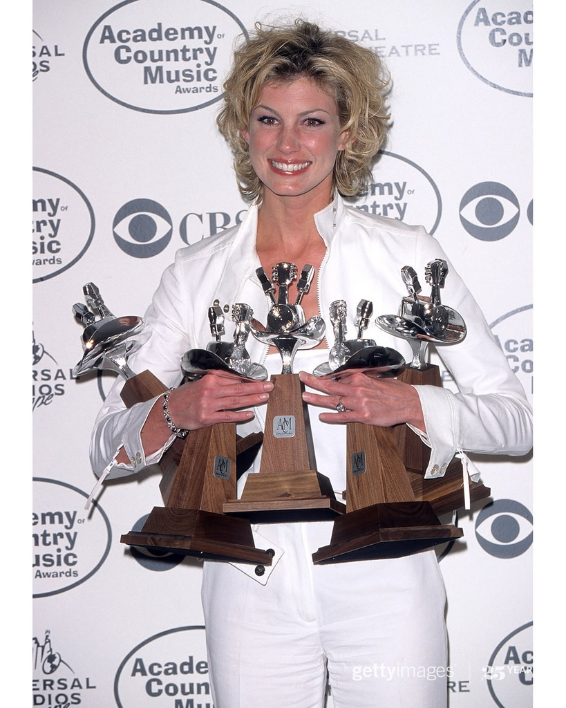 American country singer Faith Hill poses with her multiple trophies at the 34th Annual Academy of Country Music Awards in 1999